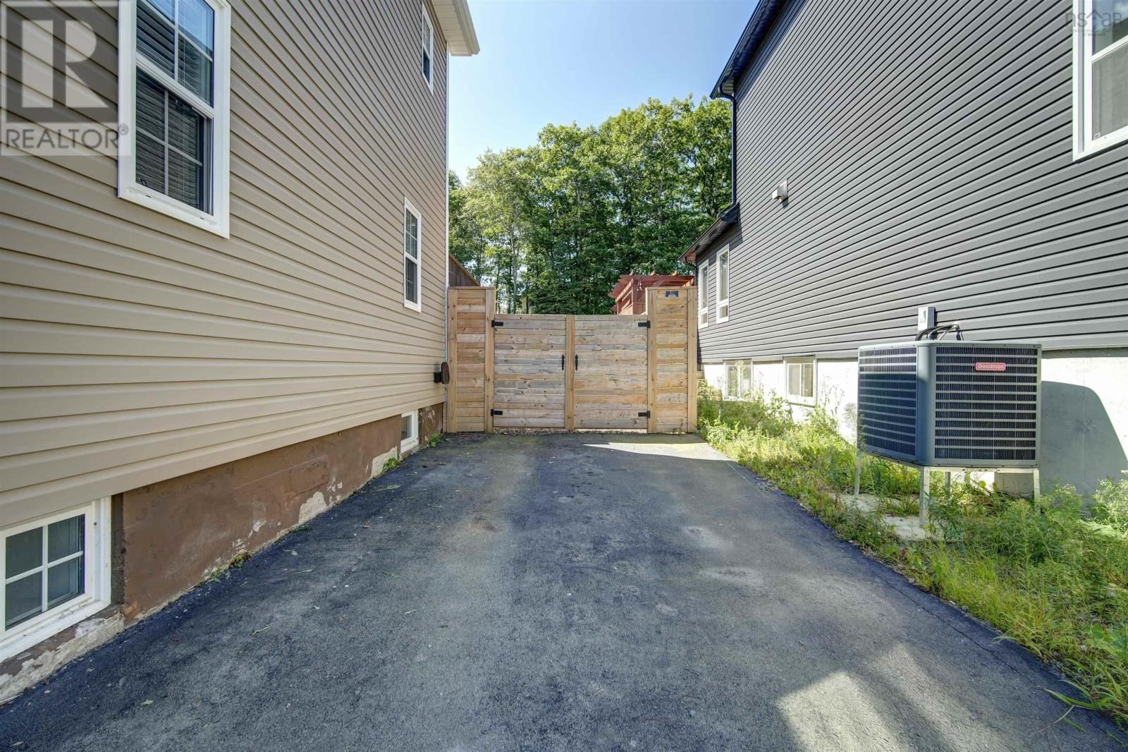 31 ST. MICHAELS AVENUE Image 9