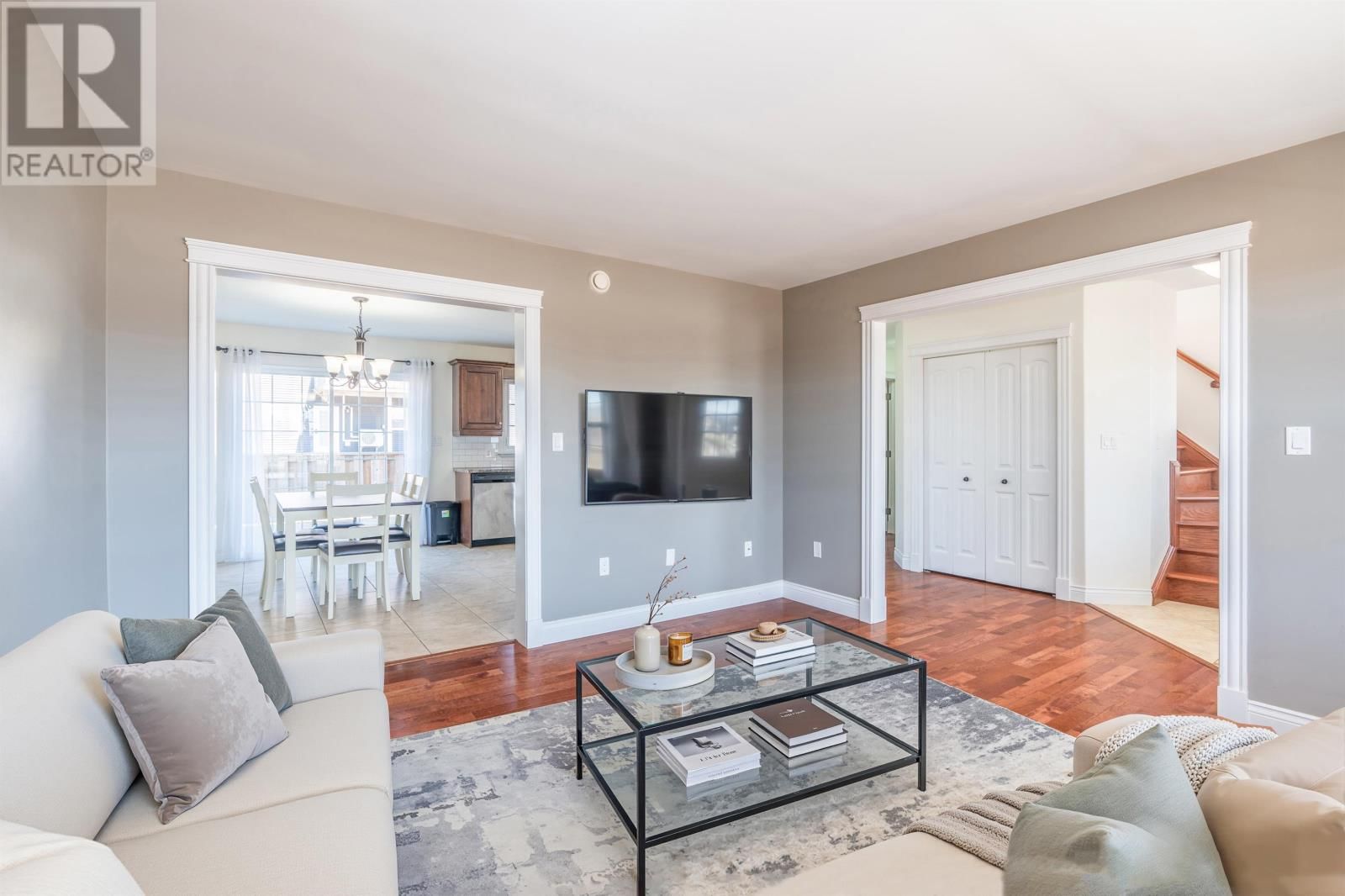 122 ESSEX CRESCENT Image 10