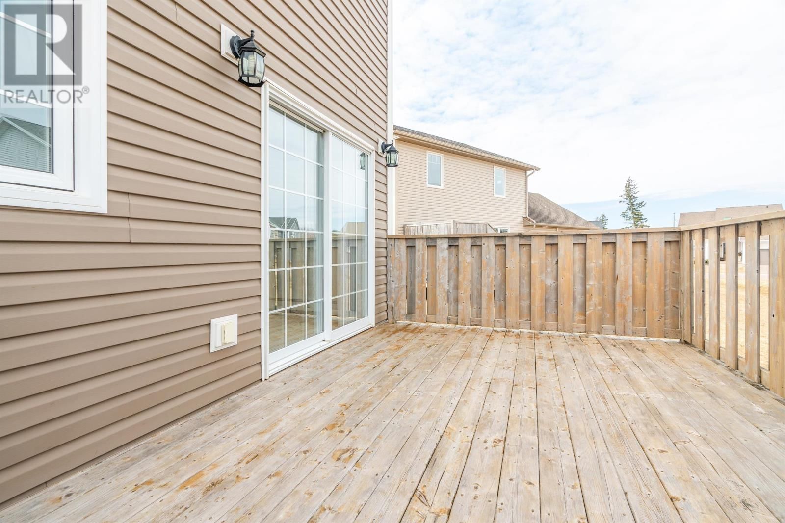 122 ESSEX CRESCENT Image 16