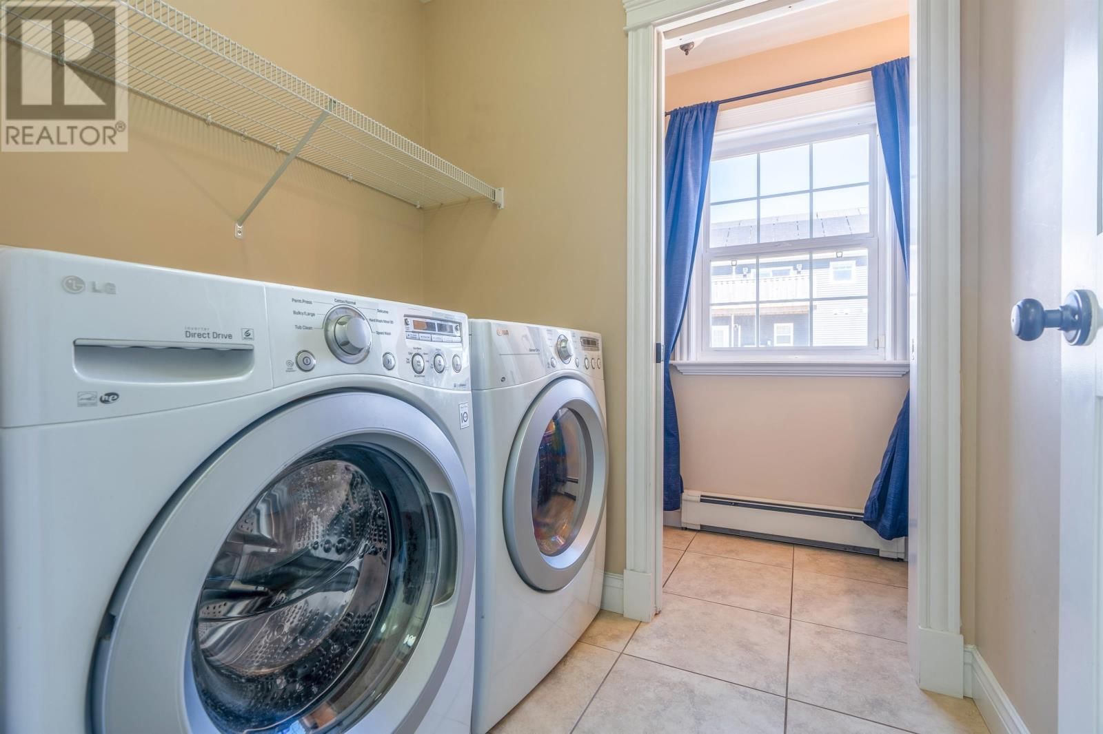 122 ESSEX CRESCENT Image 17