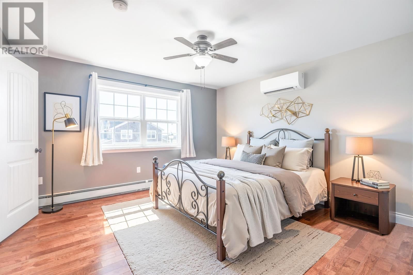 122 ESSEX CRESCENT Image 21