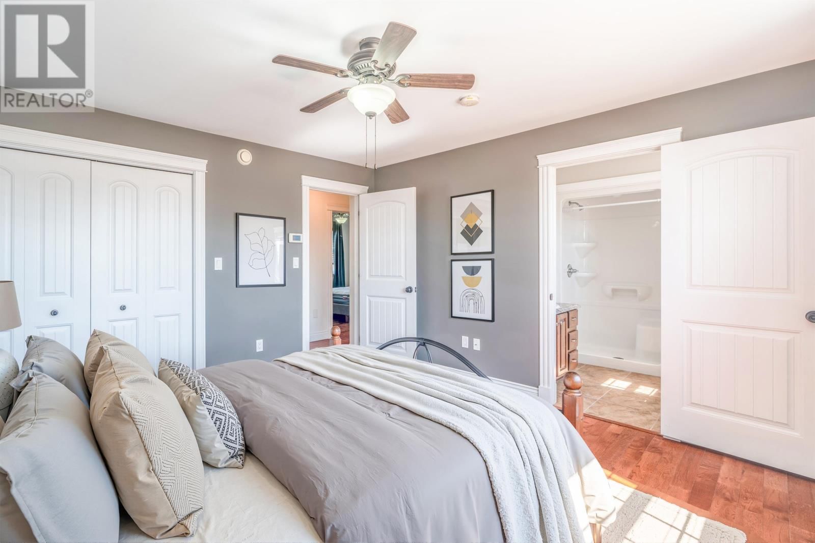 122 ESSEX CRESCENT Image 23