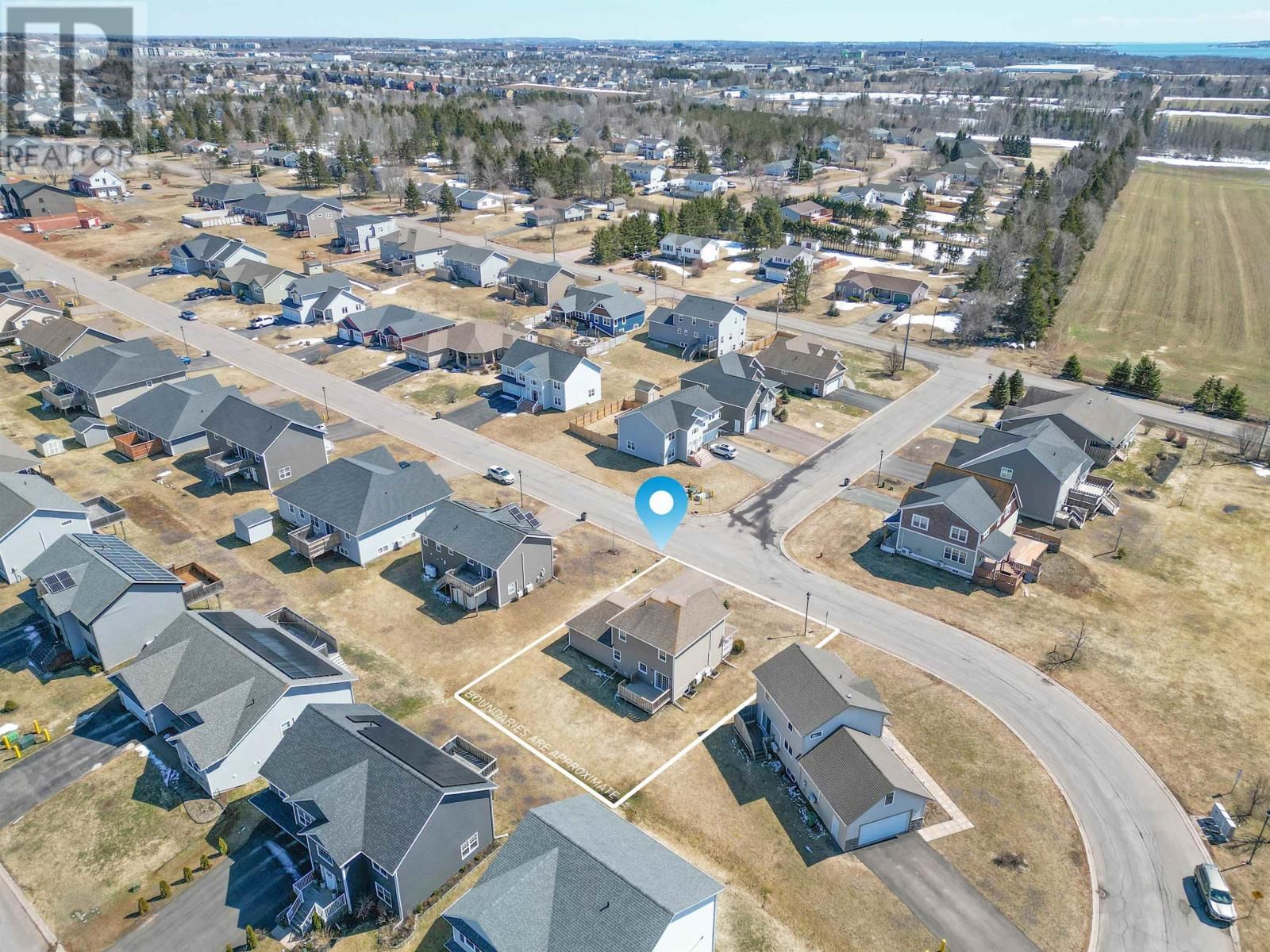 122 ESSEX CRESCENT Image 40