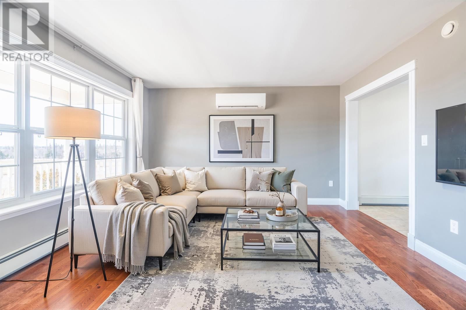 122 ESSEX CRESCENT Image 8