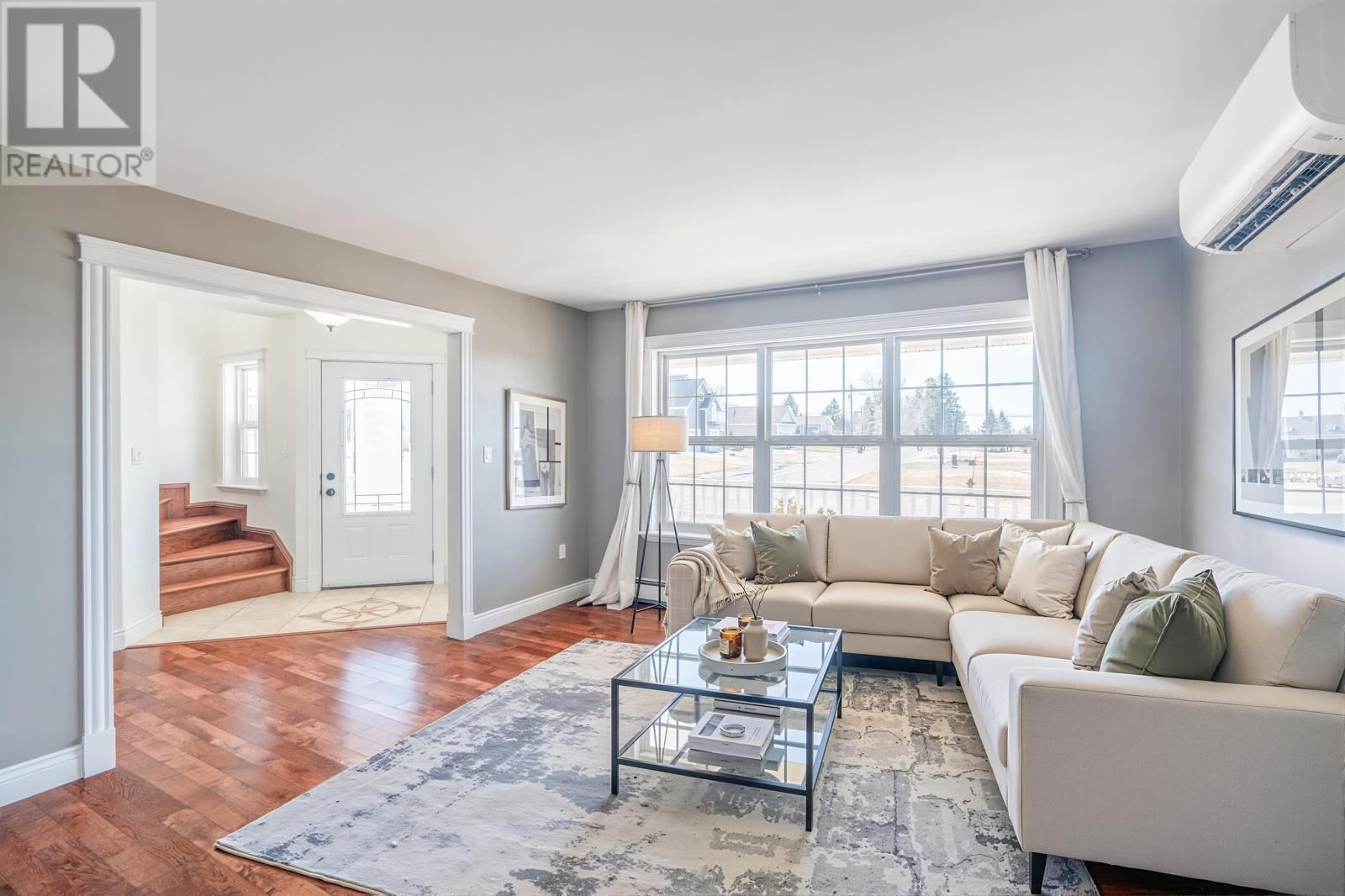 122 ESSEX CRESCENT Image 9