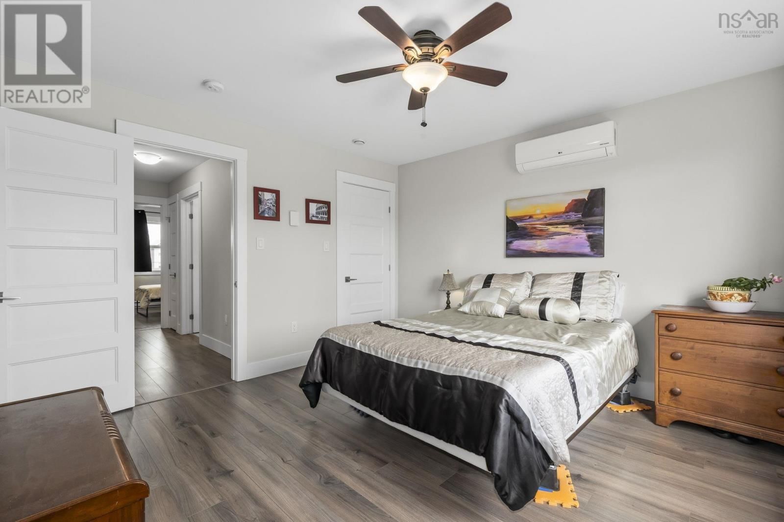 185 TITANIUM CRESCENT Image 13