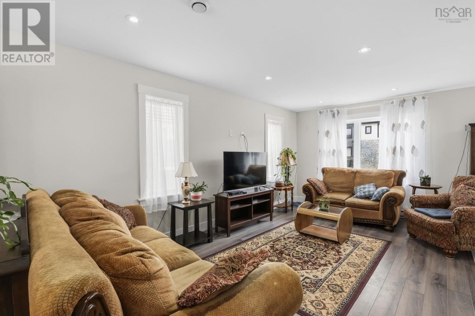 185 TITANIUM CRESCENT Image 3