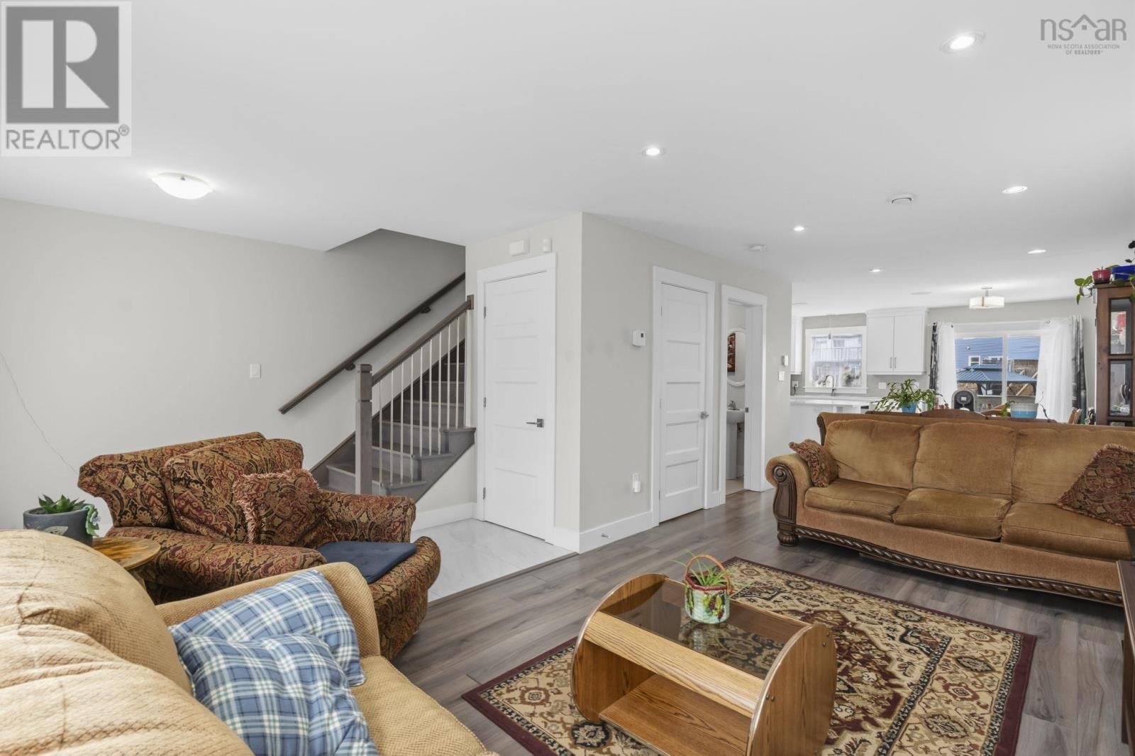 185 TITANIUM CRESCENT Image 4