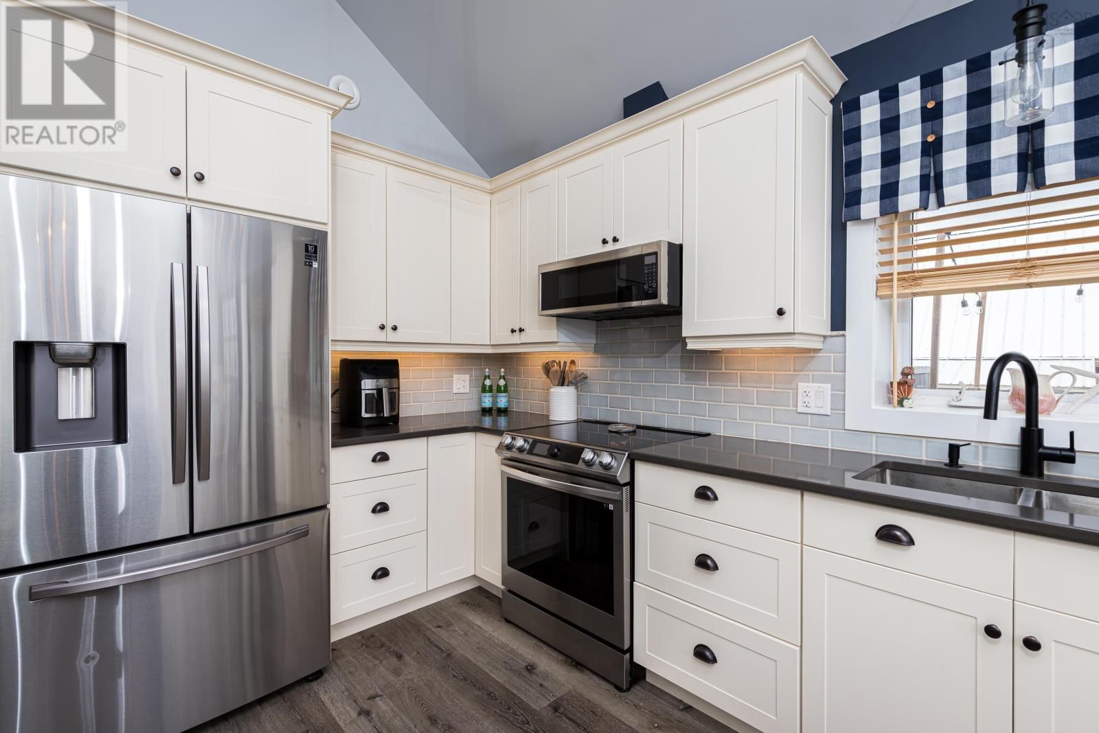 14 MONARCH TERRACE Image 11