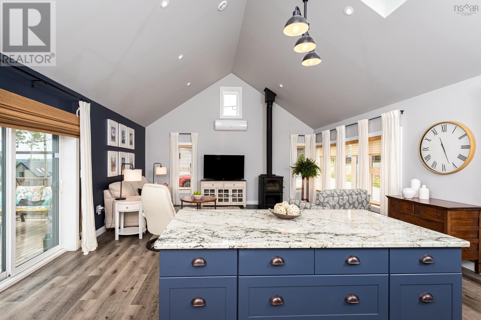 14 MONARCH TERRACE Image 15