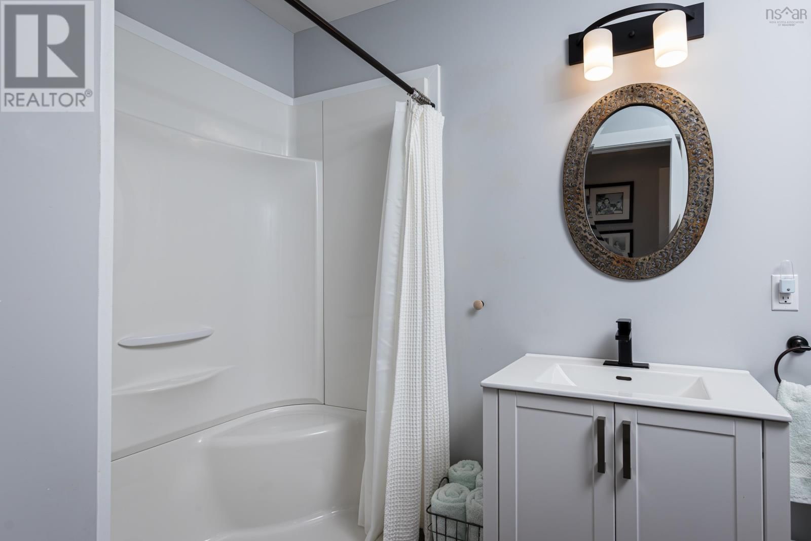 14 MONARCH TERRACE Image 19