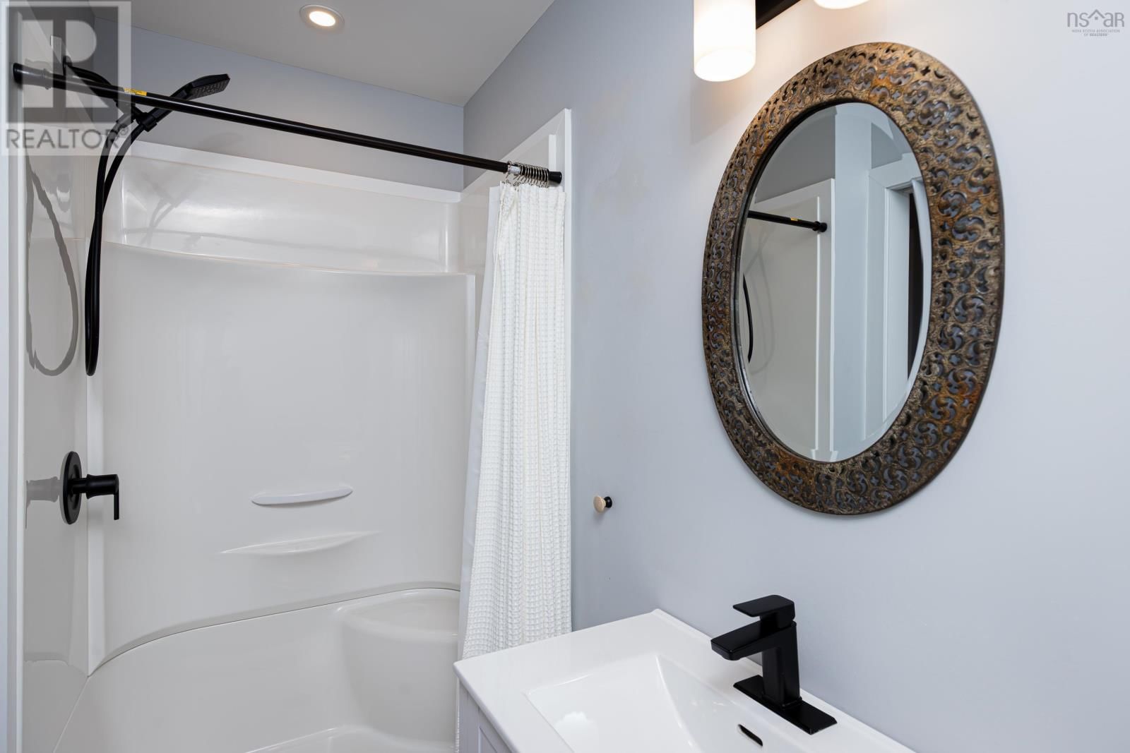 14 MONARCH TERRACE Image 20