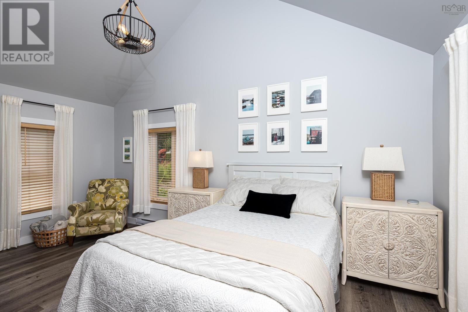 14 MONARCH TERRACE Image 24