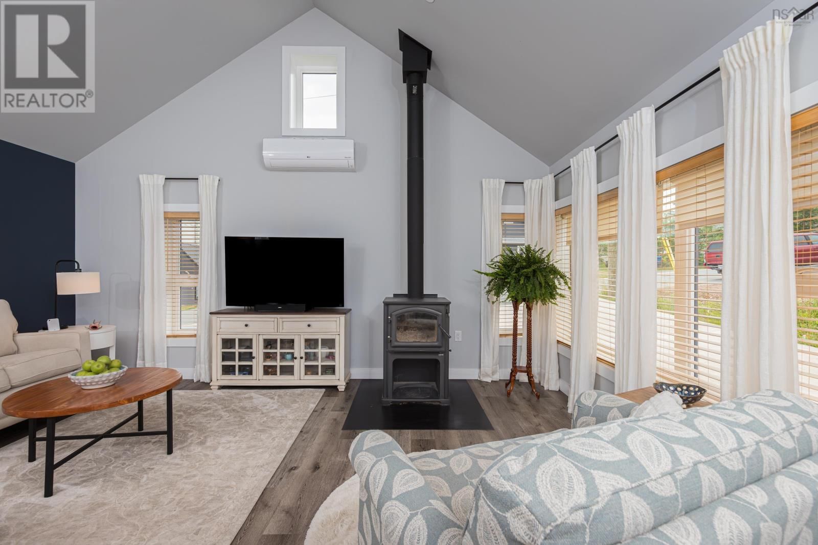 14 MONARCH TERRACE Image 5