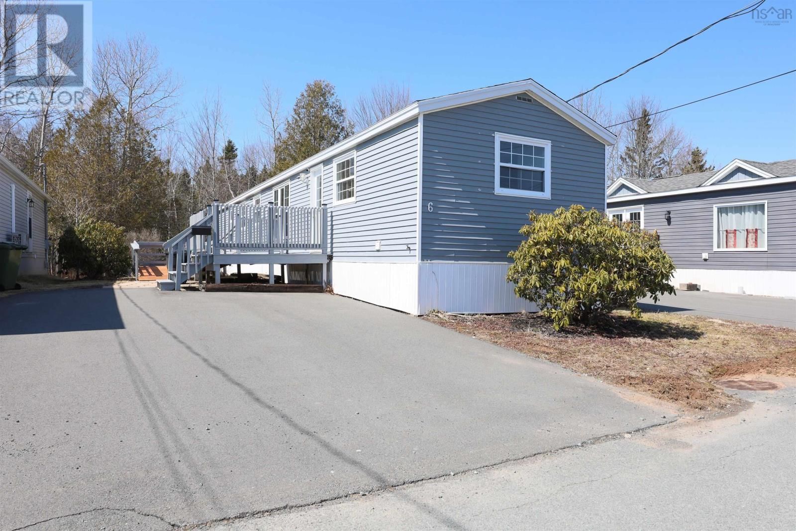6 Apple Street, Dartmouth, Nova Scotia B2W 4W2