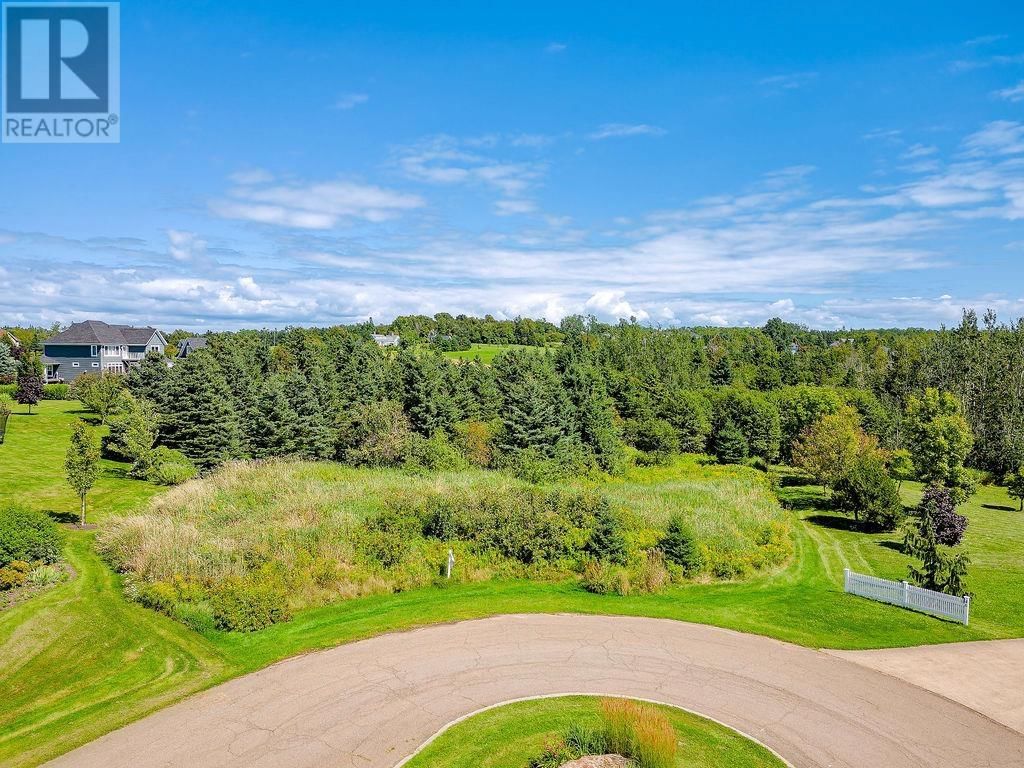 2 MULLAGHMORE Drive, Stratford, Prince Edward Island C1B 1P2