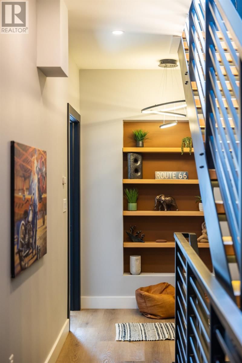 64 DORCHESTER STREET Image 32