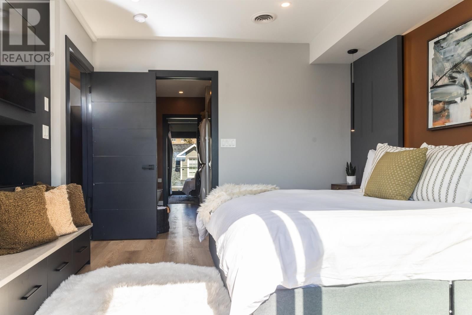 64 DORCHESTER STREET Image 35