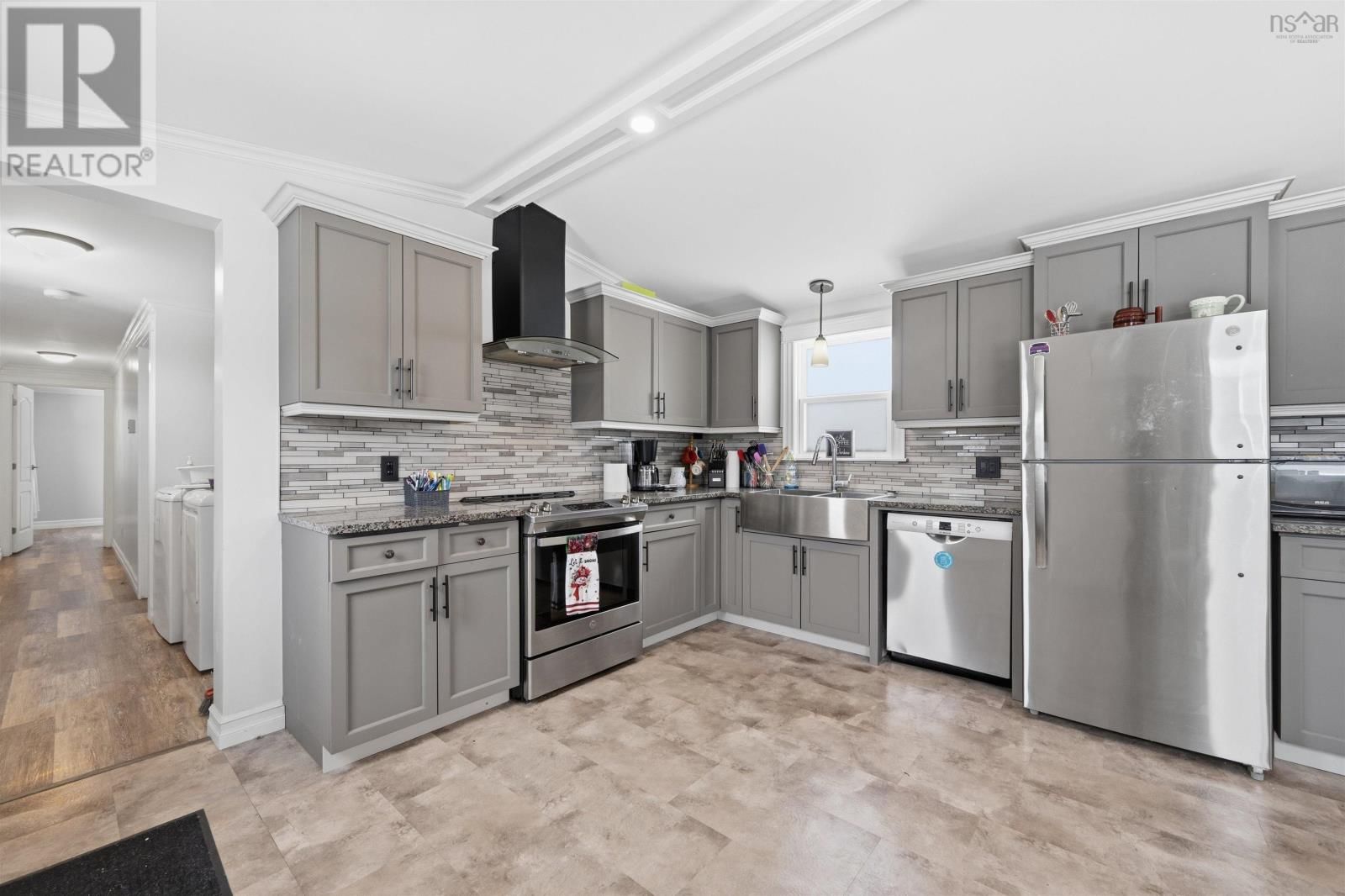 40 CHAMPLAIN AVENUE Image 9