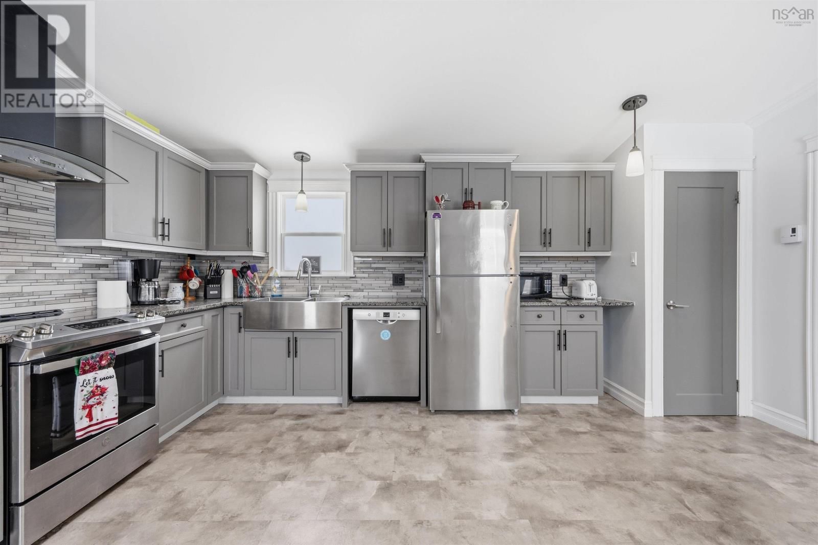 40 CHAMPLAIN AVENUE Image 10