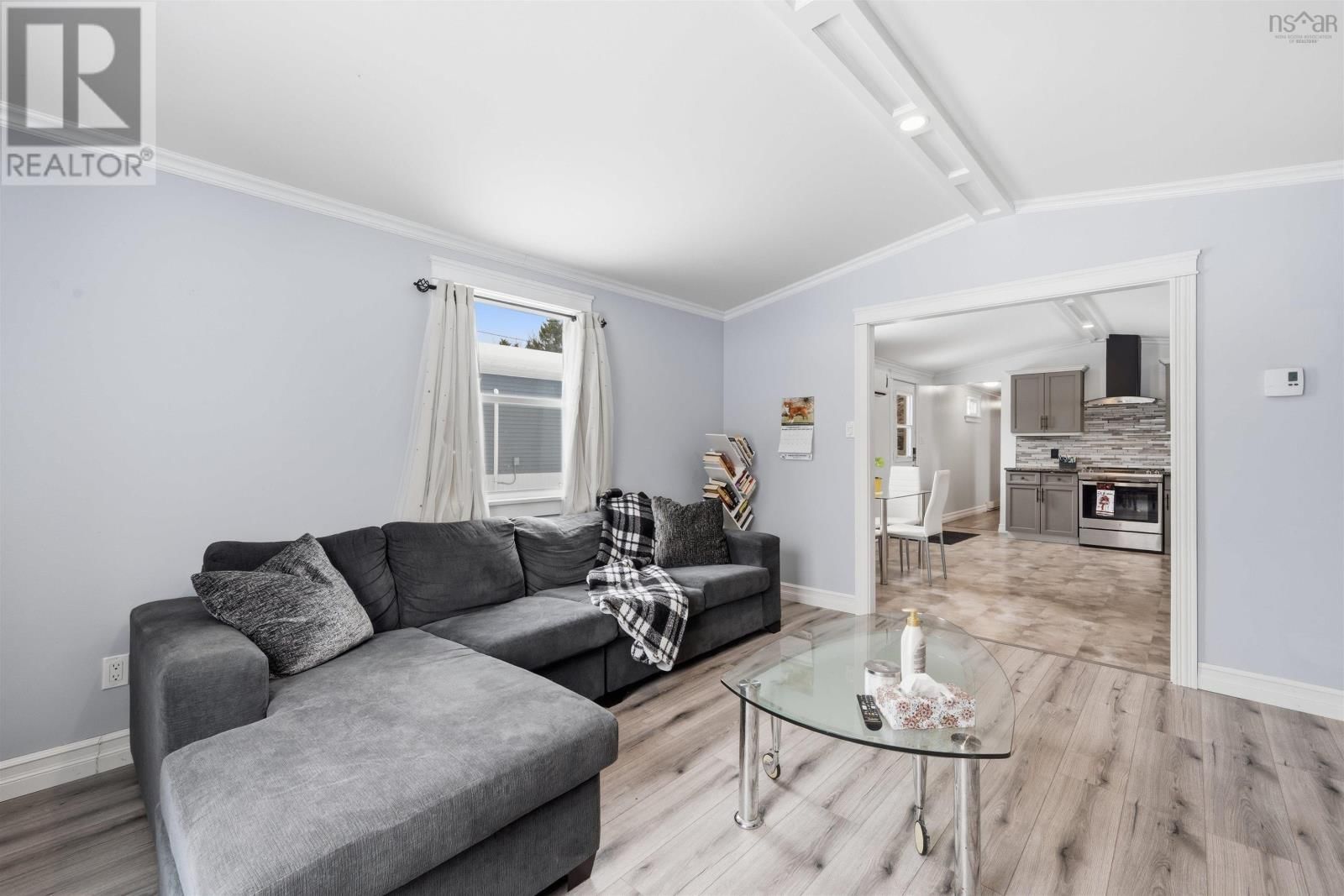 40 CHAMPLAIN AVENUE Image 13