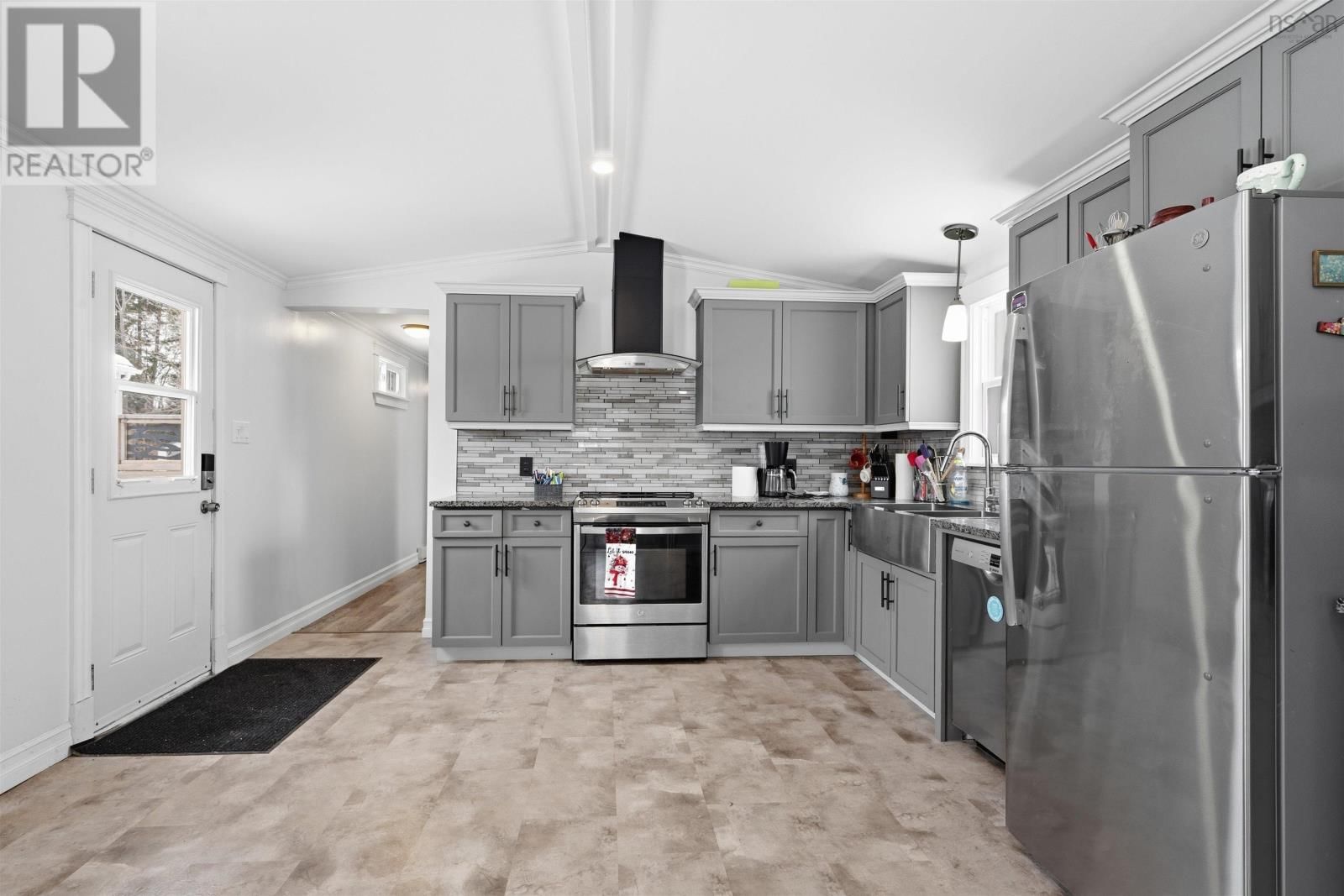 40 CHAMPLAIN AVENUE Image 6