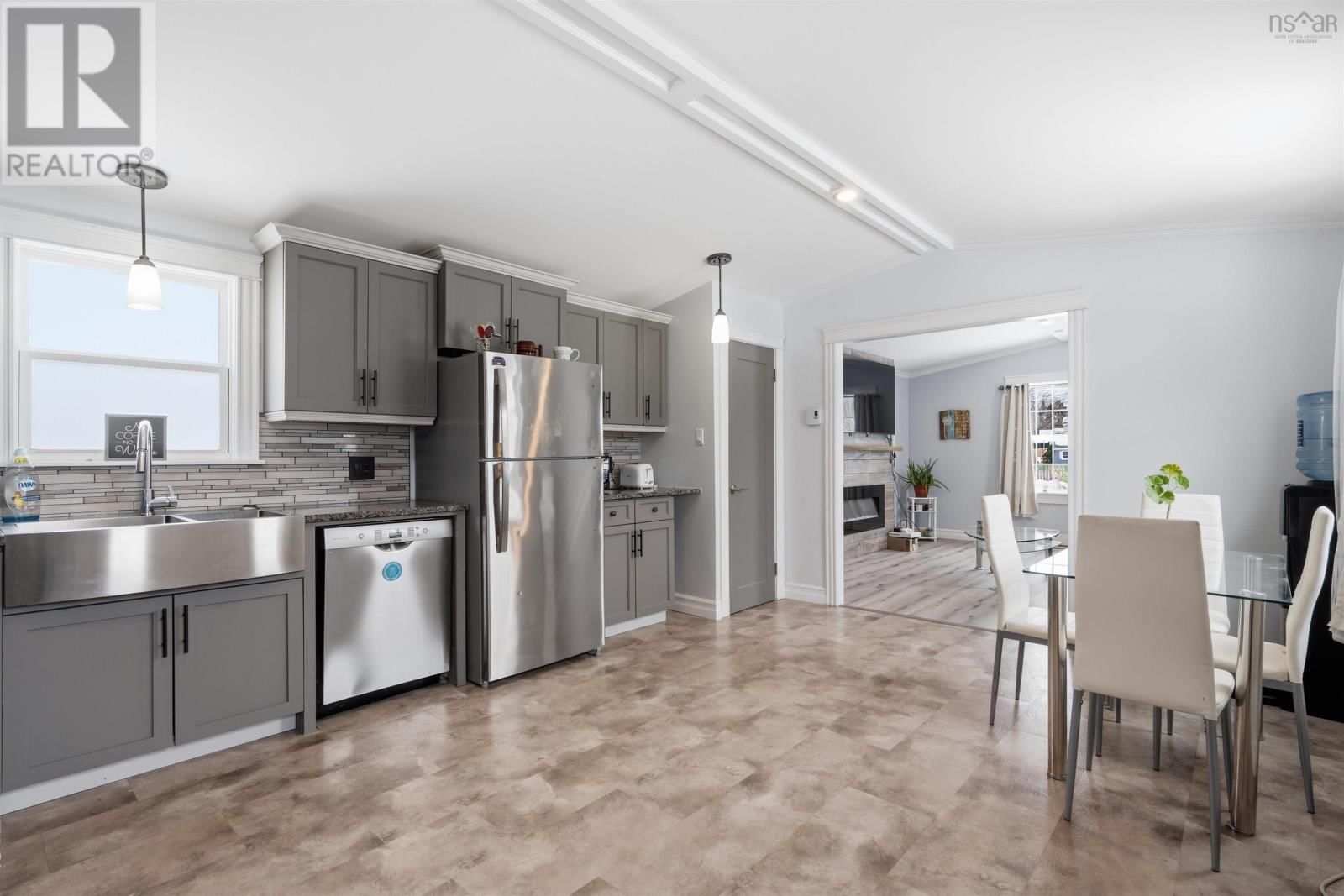 40 CHAMPLAIN AVENUE Image 7