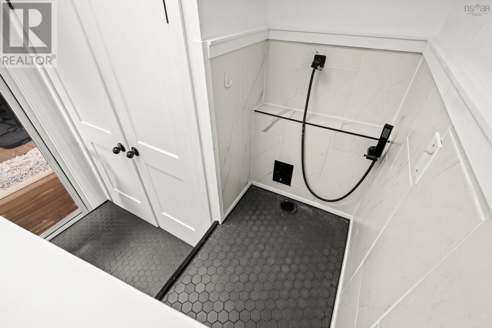 3 SCOTSBURN AVENUE Image 20