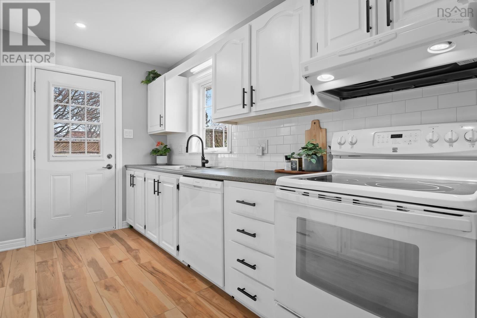 161 SILISTRIA DRIVE Image 14