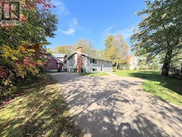 123 Parkside Drive, Charlottetown, Prince Edward Island C1E 1M5