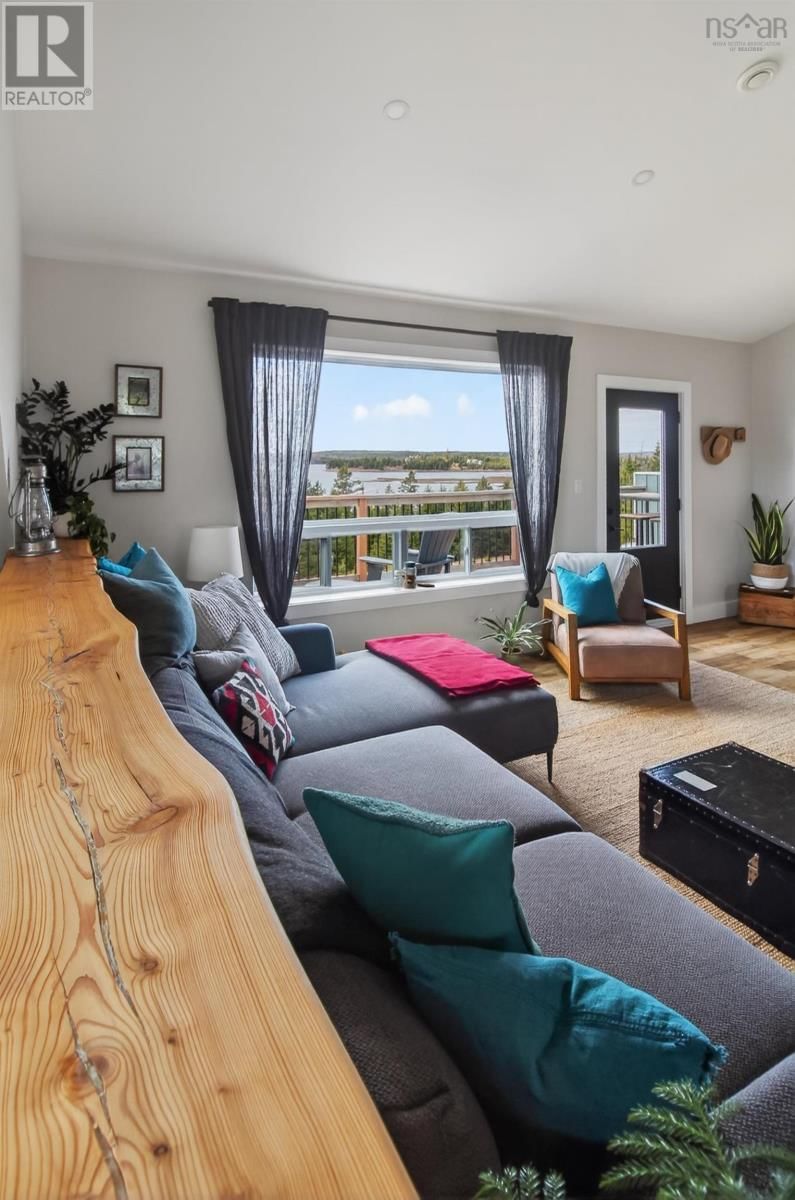 232 LESLIE ROAD Image 11