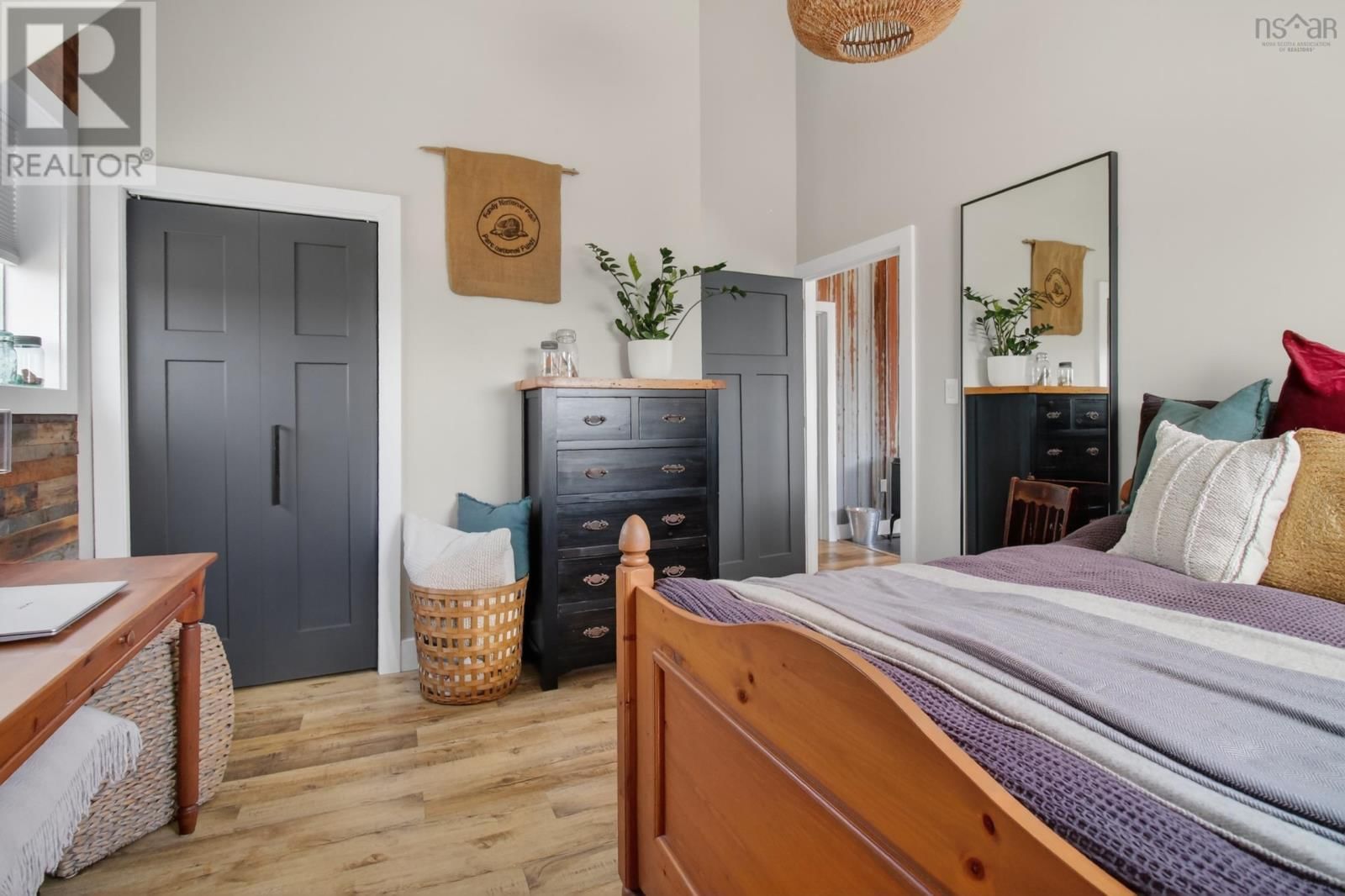 232 LESLIE ROAD Image 17