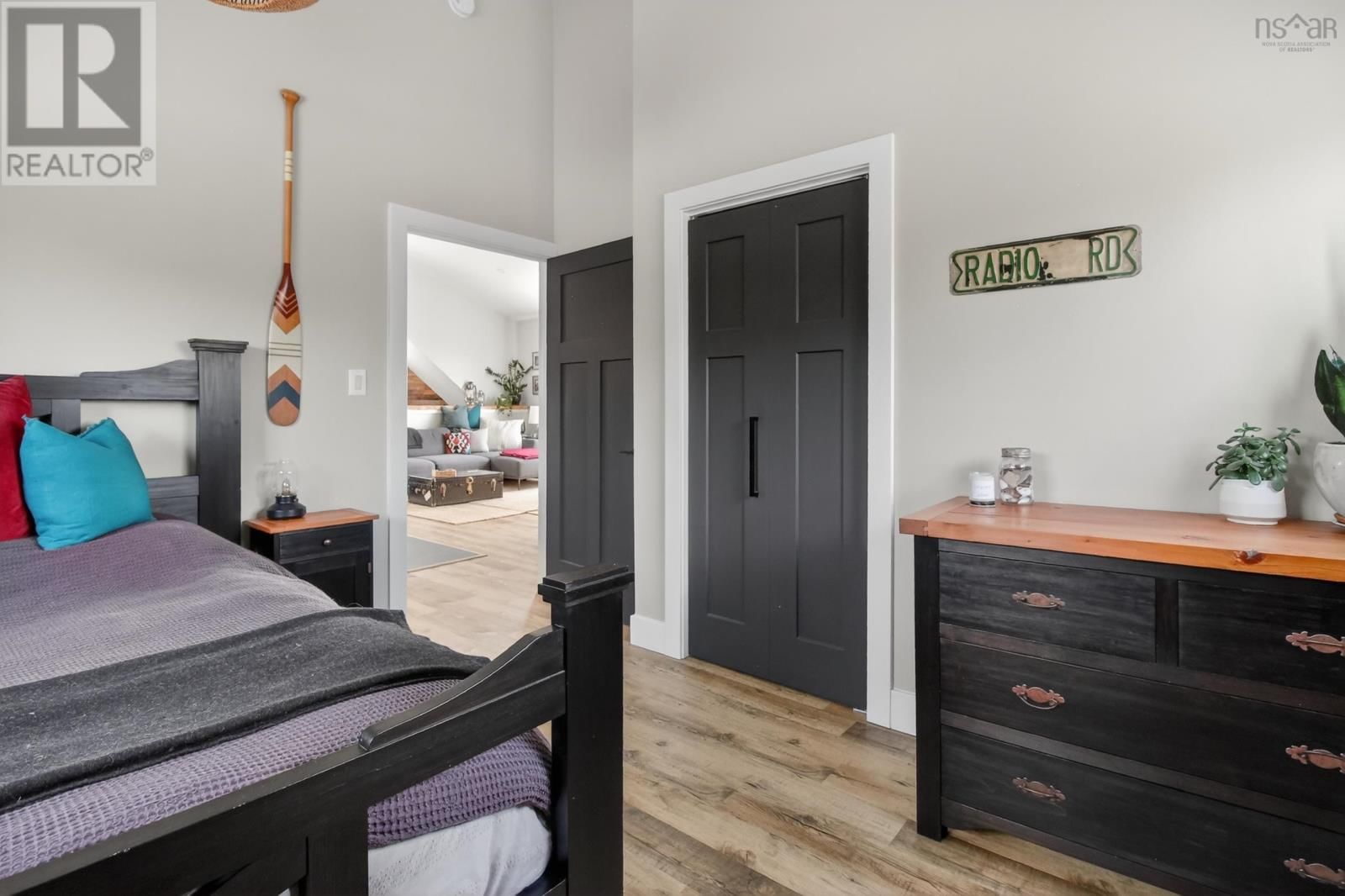 232 LESLIE ROAD Image 20