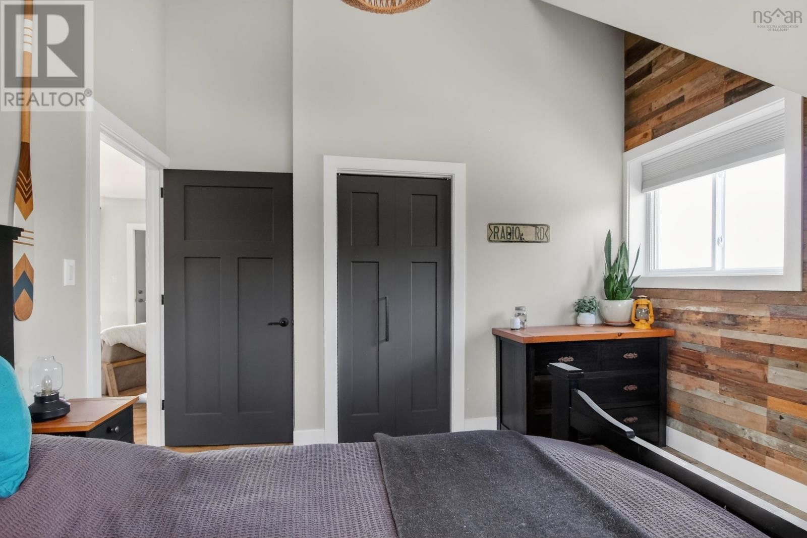 232 LESLIE ROAD Image 21