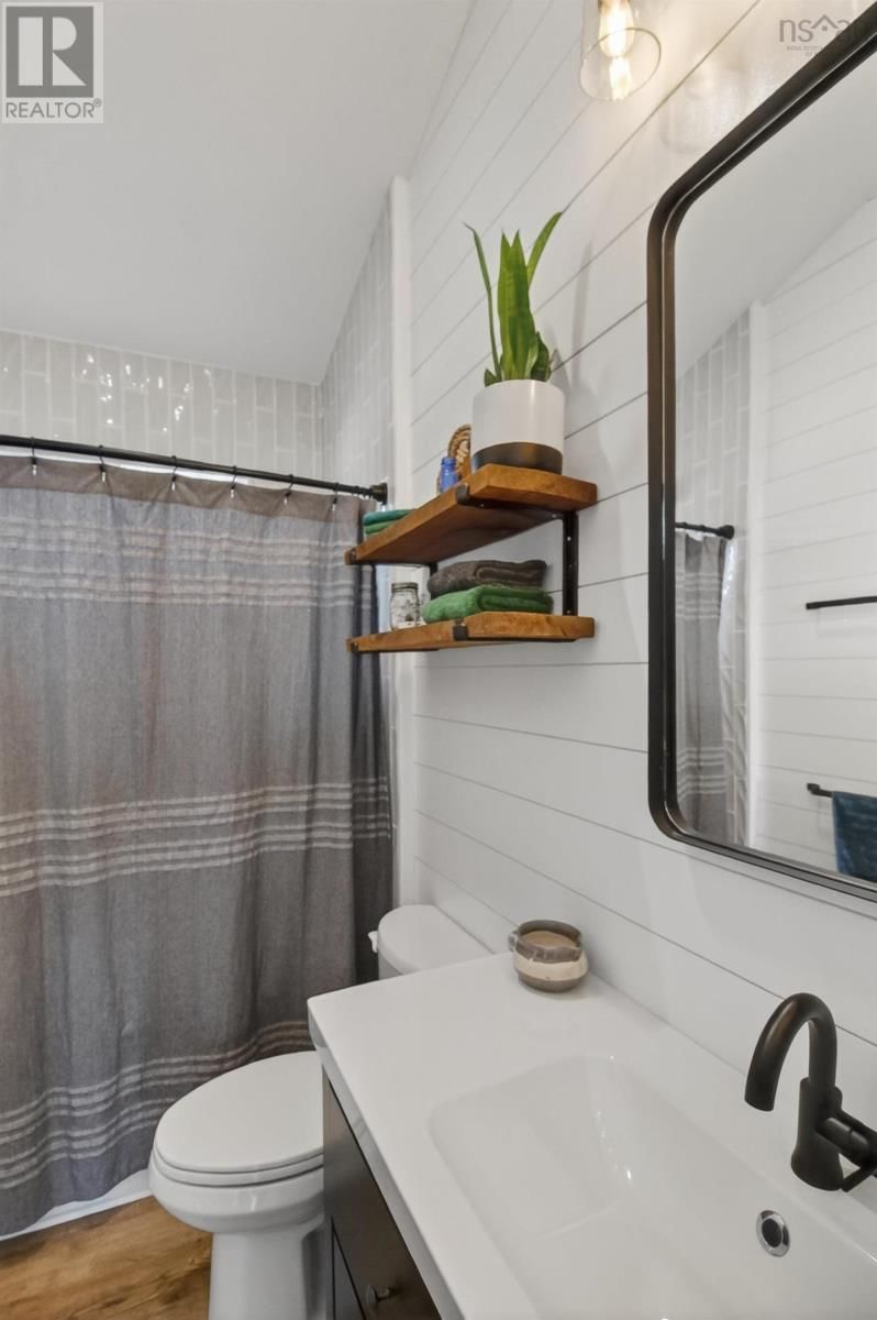 232 LESLIE ROAD Image 24