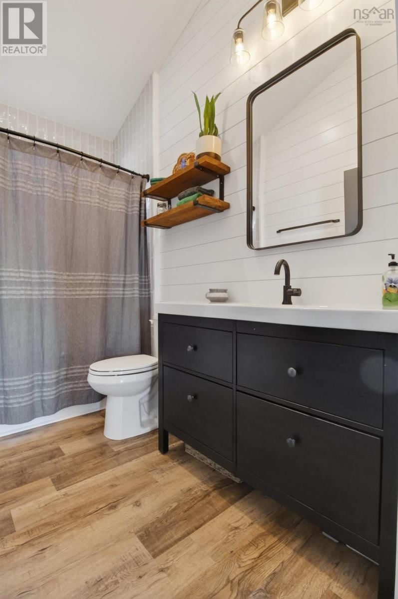 232 LESLIE ROAD Image 25