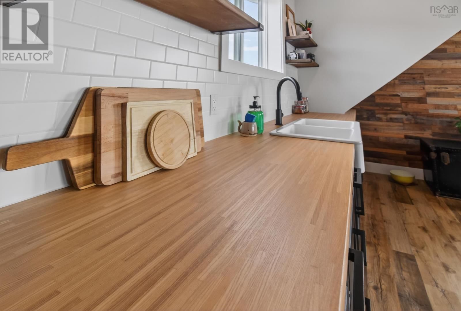 232 LESLIE ROAD Image 8