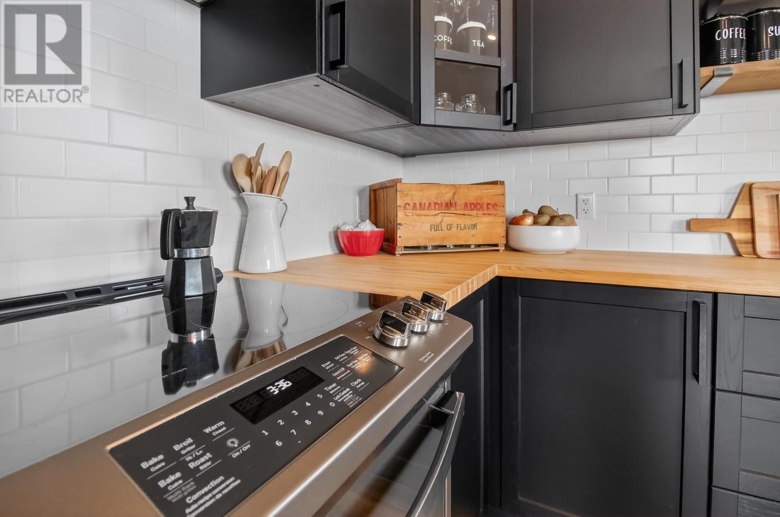 232 LESLIE ROAD Image 9