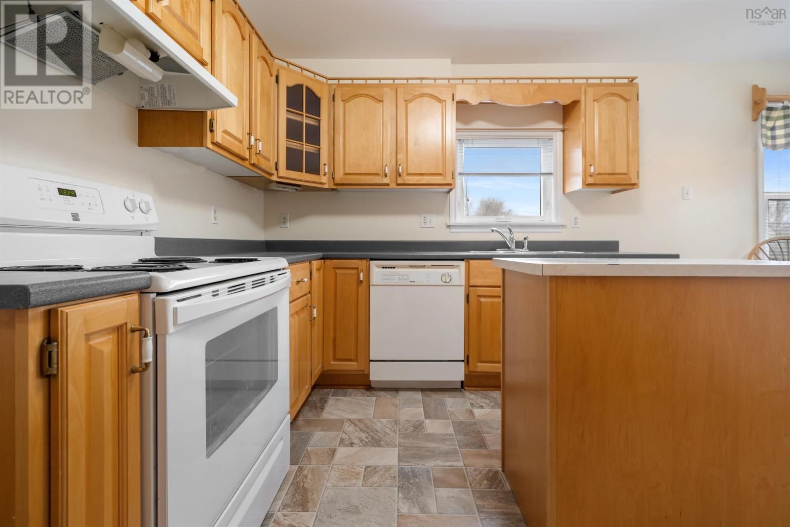 74 LOUISBURG LANE Image 10