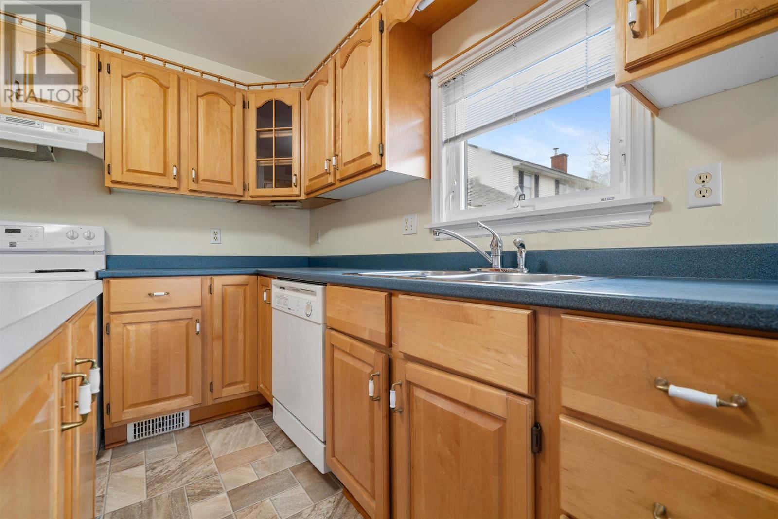 74 LOUISBURG LANE Image 12