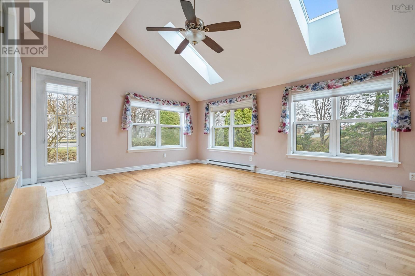 74 LOUISBURG LANE Image 20