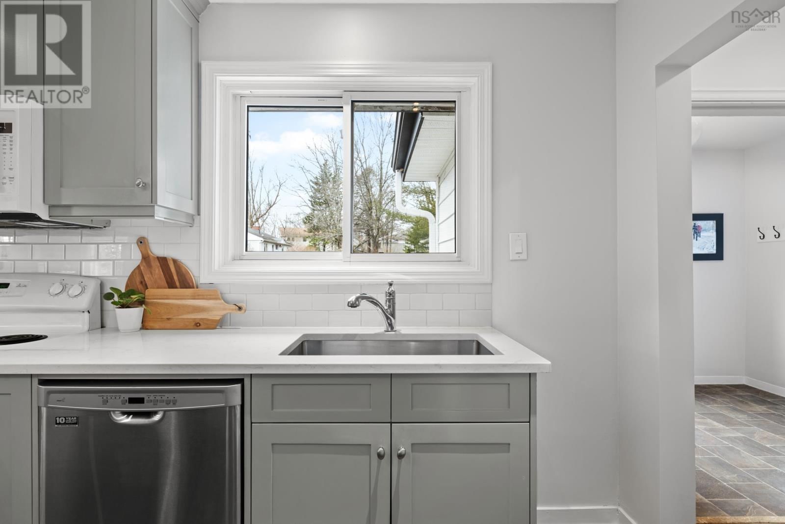 13 CLIFFORD DRIVE Image 17