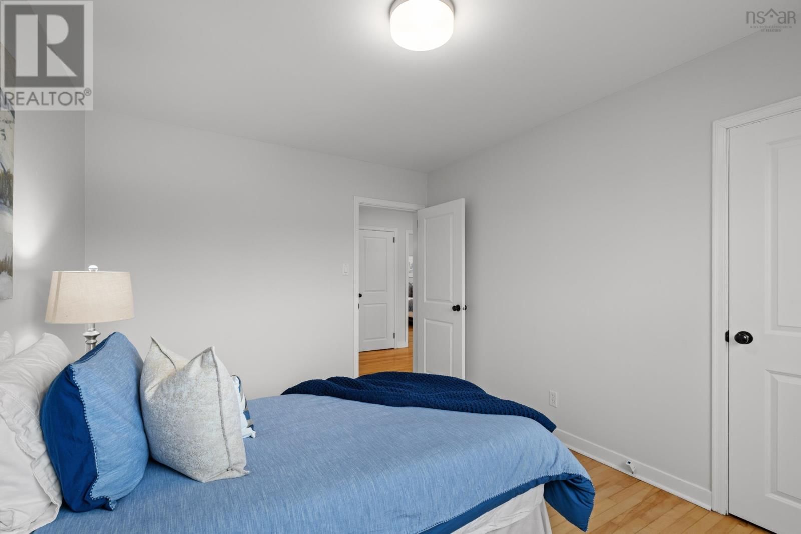 13 CLIFFORD DRIVE Image 24