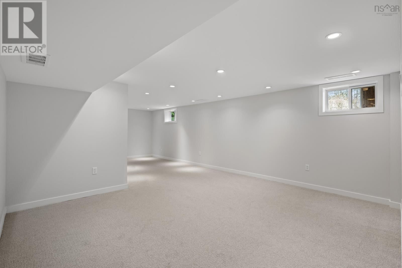 13 CLIFFORD DRIVE Image 34