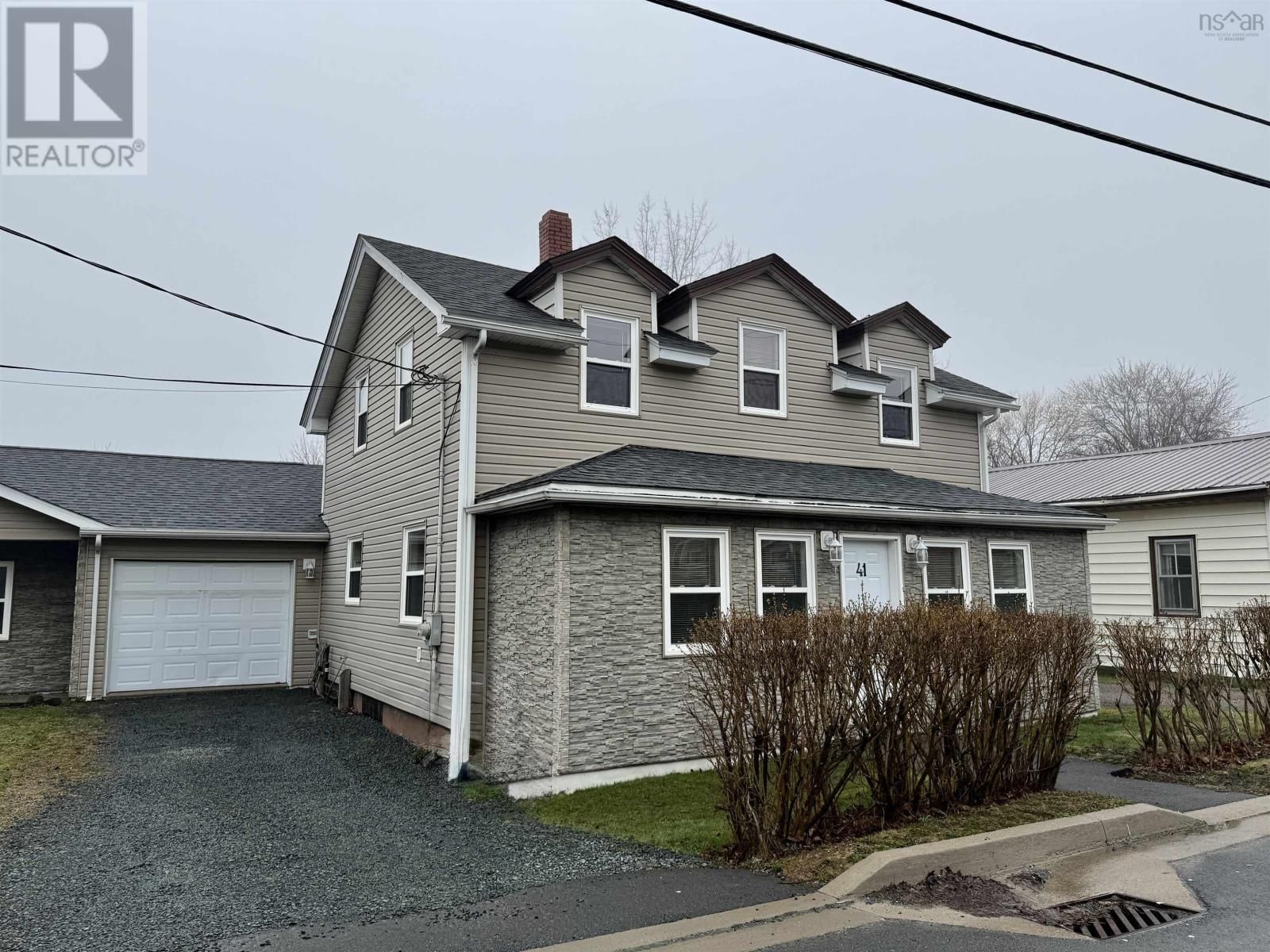 41 Irving Street, Dartmouth, Nova Scotia B2W 1K1