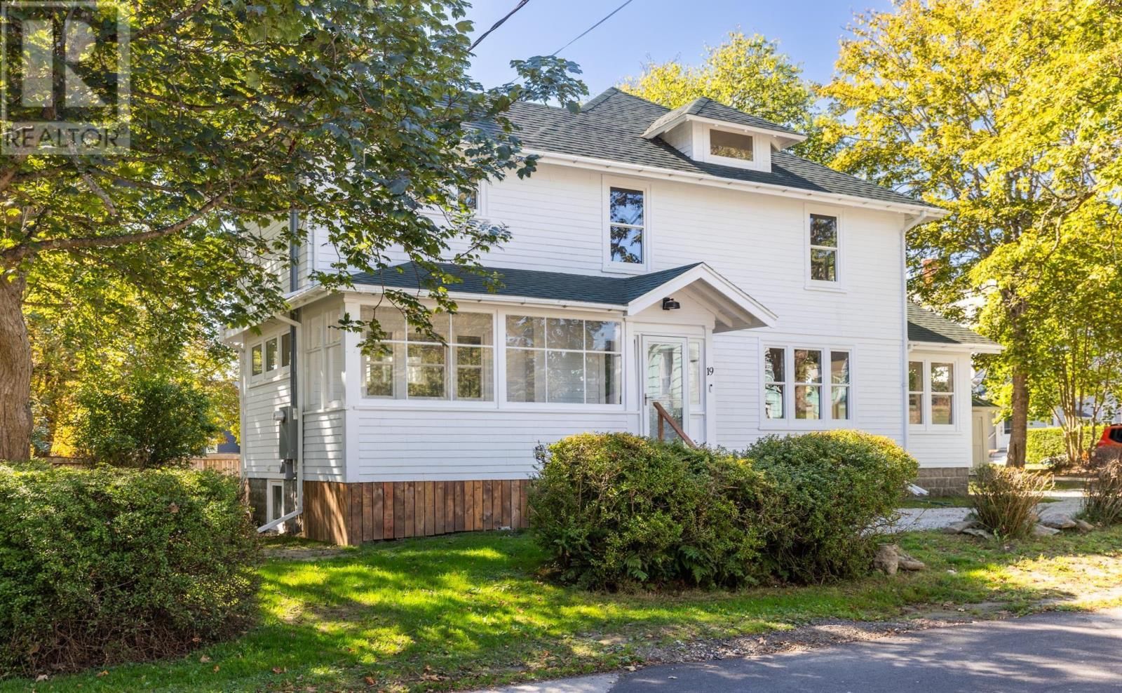 19 Cumberland Street, Yarmouth, Nova Scotia B5A 5K4