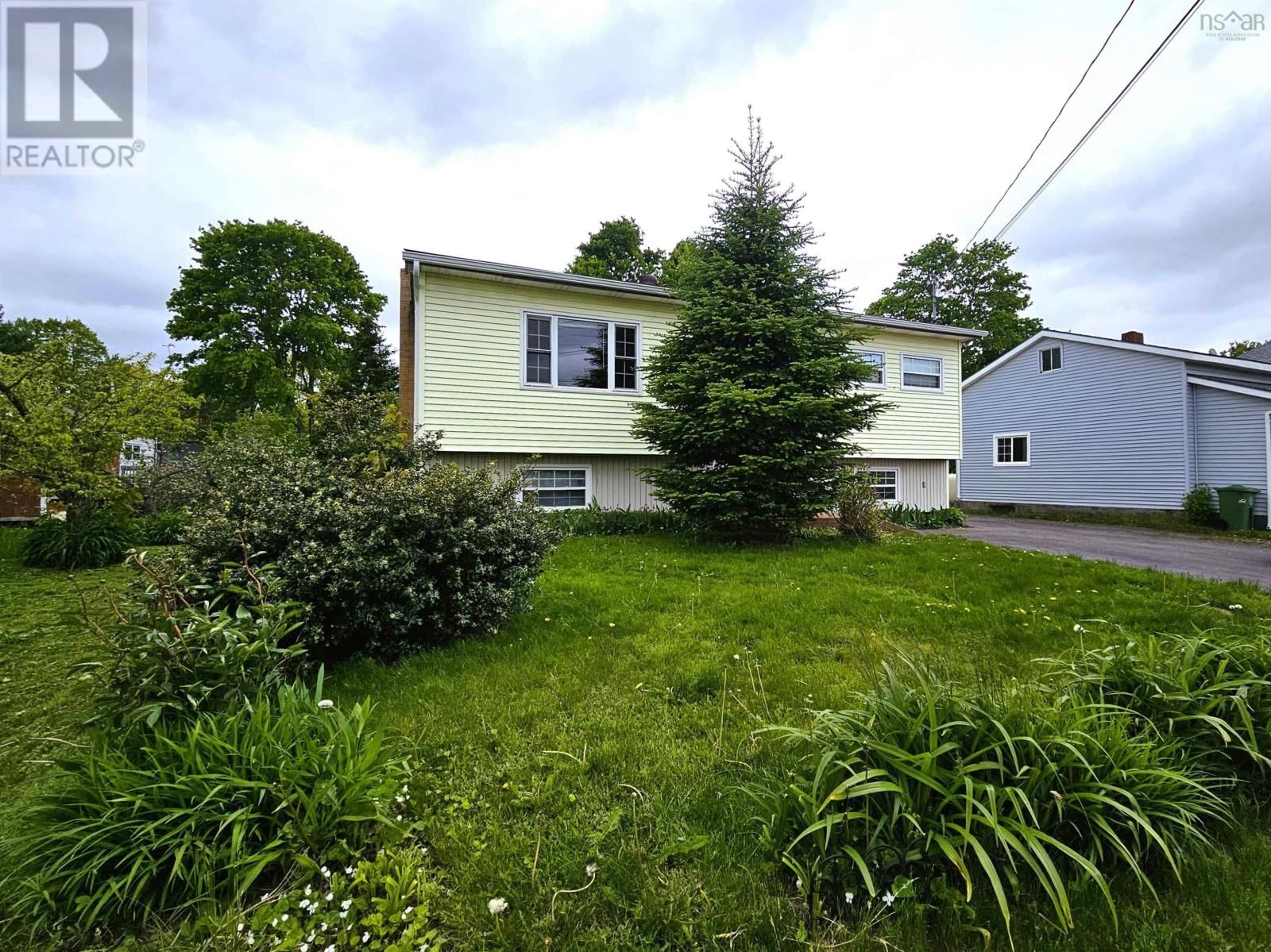 49 Hill Street, Amherst, Nova Scotia B4H 2N2