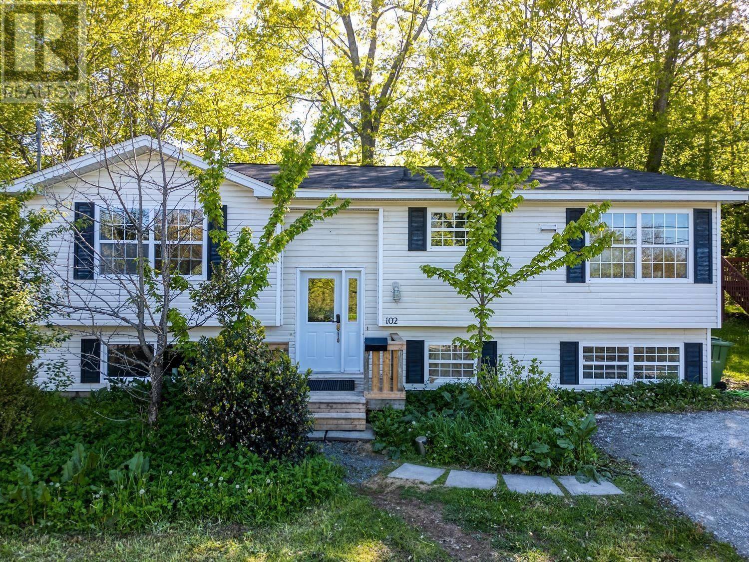 102 River Lane, Bedford, Nova Scotia B4A 4J5