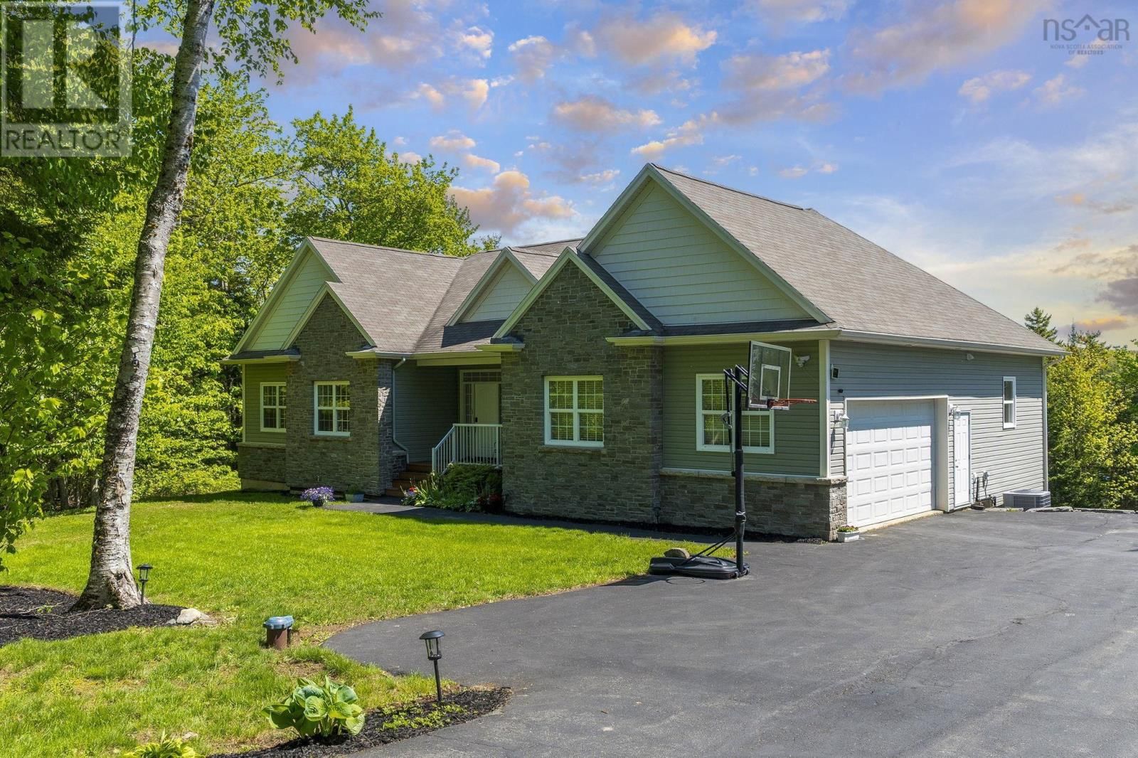 293 Aberdeen Drive, Halifax, Nova Scotia B2T 0H1