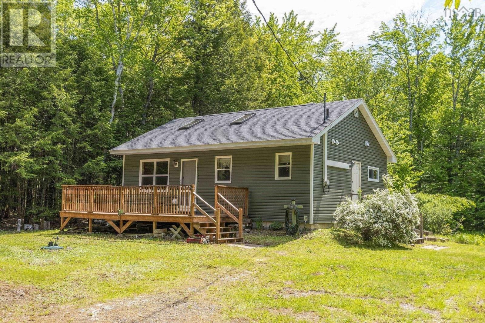 189 Madashak Road, Mahone Bay, Nova Scotia B0J 2E0